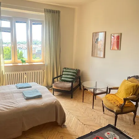 Stylový A Slunný S Uměleckým Nádechem V Blízkosti Centra *