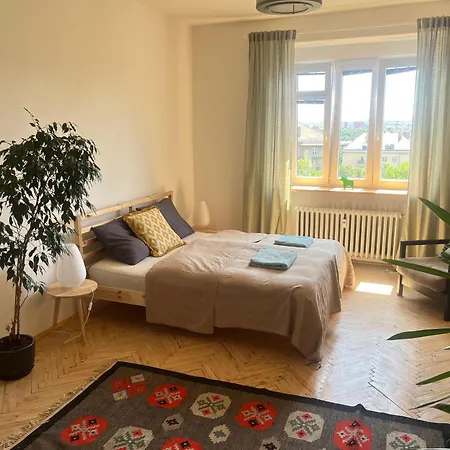 Apartmán Stylový A Slunný S Uměleckým Nádechem V Blízkosti Centra Praha